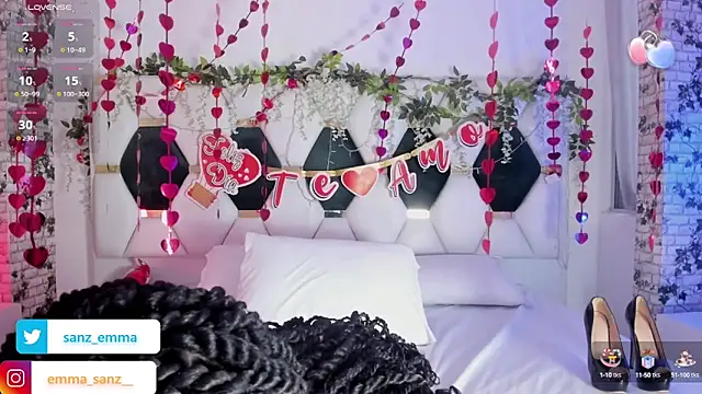 Snapshot of EmmaSanzz_ chatting on 02.13.25 EmmaSanzz online show from 02.13.25