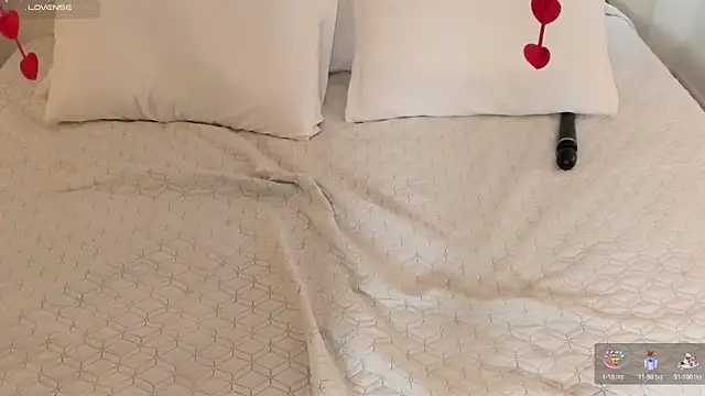 Snapshot of EmmaSanzz_ chatting on 02.17.25 EmmaSanzz online show from 02.17.25