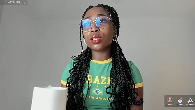 Snapshot of EmmaSanzz_ chatting on 02.21.25 EmmaSanzz online show from 02.21.25