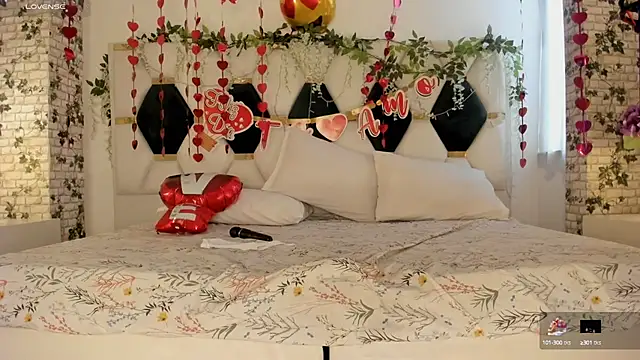 Snapshot of EmmaSanzz_ chatting on 02.21.25 EmmaSanzz online show from 02.21.25