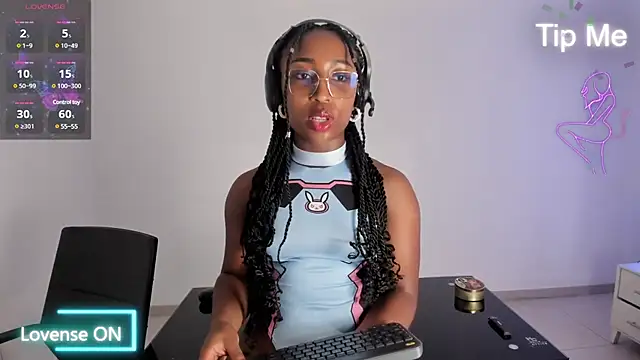 Snapshot of EmmaSanzz_ chatting on 02.22.25 EmmaSanzz online show from 02.22.25