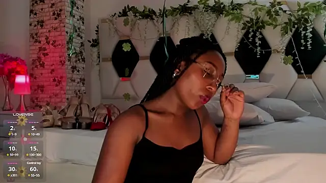 Snapshot of EmmaSanzz_ chatting on 03.16.25 EmmaSanzz online show from 03.16.25