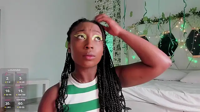 Snapshot of EmmaSanzz_ chatting on 03.18.25 EmmaSanzz online show from 03.18.25