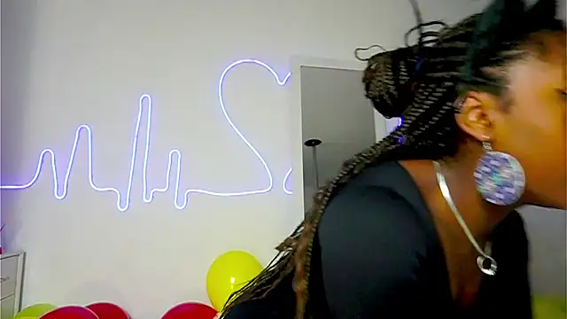 Snapshot of EmmaSanzz_ chatting on 09.21.25 EmmaSanzz online show from 09.21.25