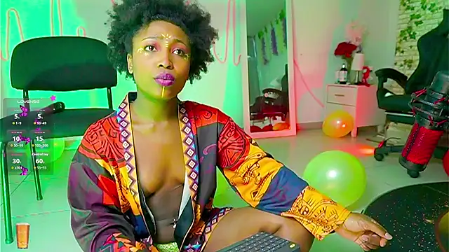 Snapshot of EmmaSanzz_ chatting on 09.28.25 EmmaSanzz online show from 09.28.25