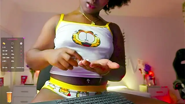 Snapshot of EmmaSanzz_ chatting on 10.02.25 EmmaSanzz online show from 10.02.25