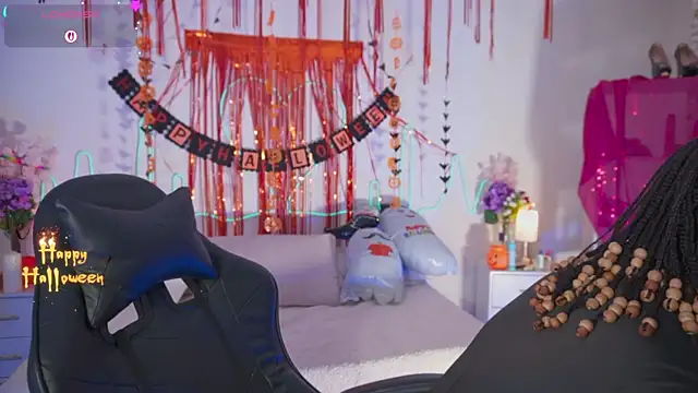 Snapshot of EmmaSanzz_ chatting on 11.01.25 EmmaSanzz online show from 11.01.25