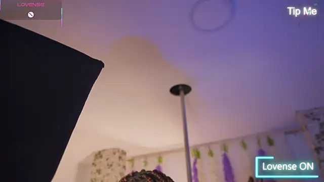 Snapshot of EmmaSanzz_ chatting on 11.14.25 EmmaSanzz online show from 11.14.25