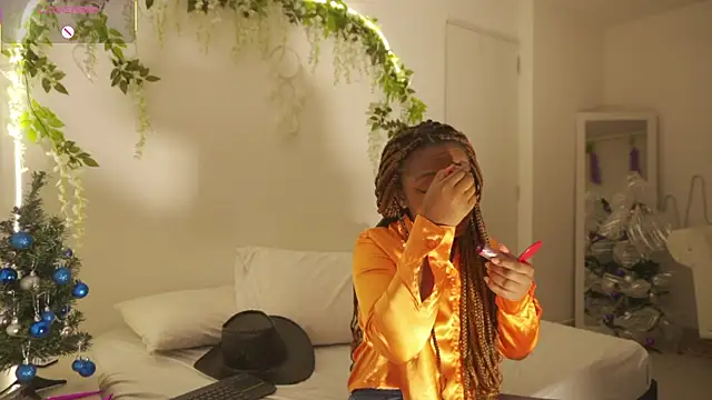 Snapshot of EmmaSanzz_ chatting on 11.29.25 EmmaSanzz online show from 11.29.25