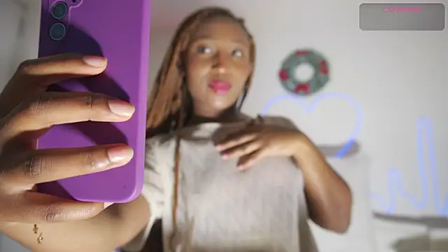 Snapshot of EmmaSanzz_ chatting on 12.01.25 EmmaSanzz online show from 12.01.25