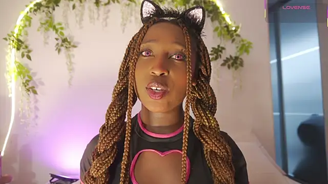 EmmaSanzz  online show from 12.18.25