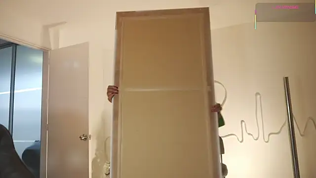 EmmaSanzz  online show from 12.19.25