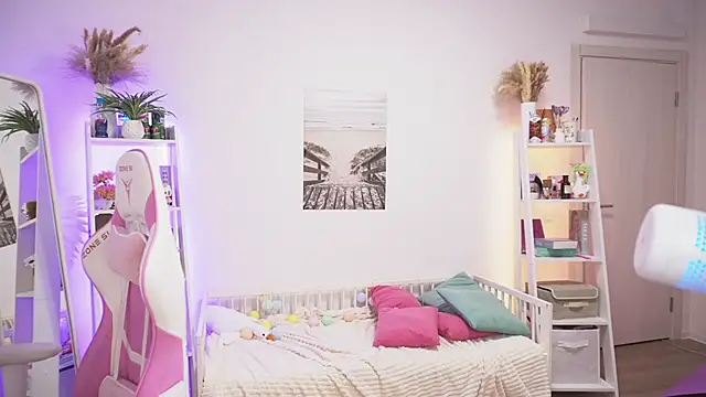 Lily Young online show from 01.04.25