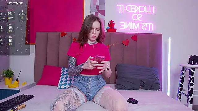 Snapshot of lessysweety chatting on 03.18.25 lessysweety online show from 03.18.25