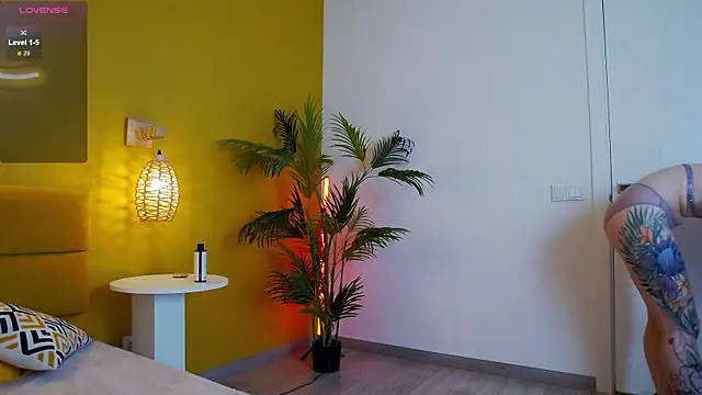 Snapshot of lessysweety chatting on 09.09.25 lessysweety online show from 09.09.25