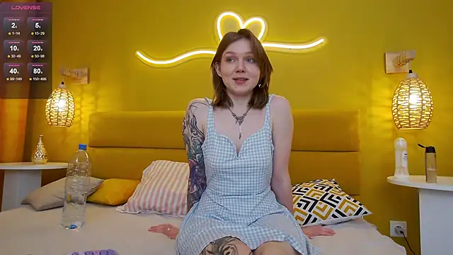 Snapshot of lessysweety chatting on 10.10.25 lessysweety online show from 10.10.25