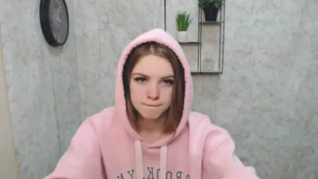 AliceFlirtt  online show from 02.08.25