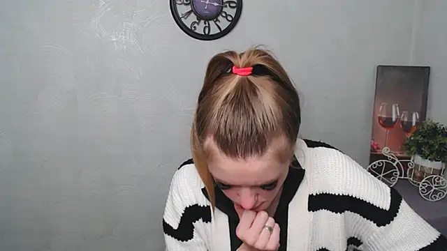 AliceFlirtt  online show from 03.06.25