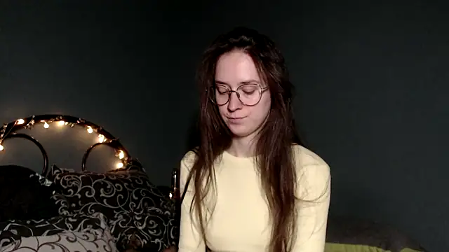 Snapshot of wow__kelly chatting on 10.28.25 wow kelly online show from 10.28.25