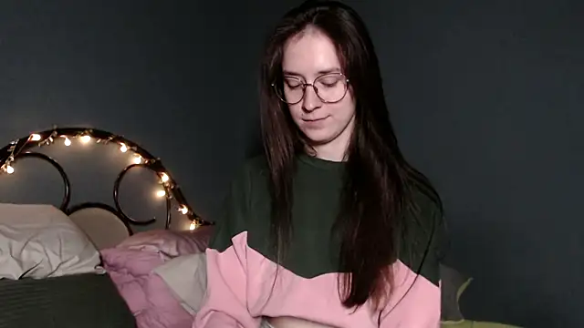 Snapshot of wow__kelly chatting on 11.01.25 wow kelly online show from 11.01.25