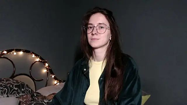 Snapshot of wow__kelly chatting on 11.19.25 wow kelly online show from 11.19.25