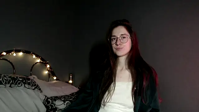 Snapshot of wow__kelly chatting on 11.21.25 wow kelly online show from 11.21.25