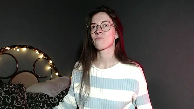 Snapshot of wow__kelly chatting on 11.22.25 wow kelly online show from 11.22.25