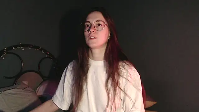 Snapshot of wow__kelly chatting on 12.01.25 wow kelly online show from 12.01.25