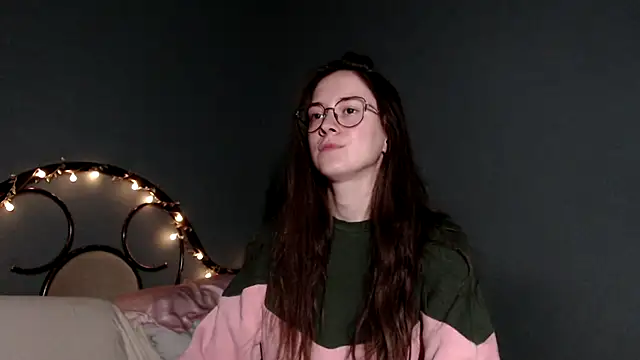 Snapshot of wow__kelly chatting on 12.02.25 wow kelly online show from 12.02.25