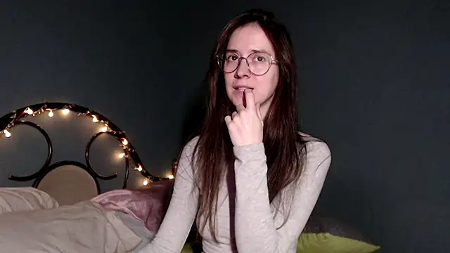 Snapshot of wow__kelly chatting on 12.14.25 wow kelly online show from 12.14.25