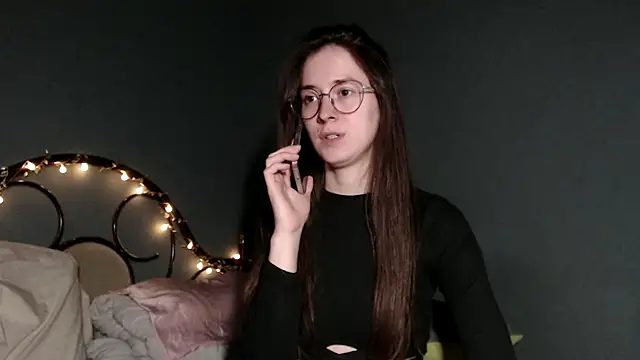 Snapshot of wow__kelly chatting on 12.15.25 wow kelly online show from 12.15.25