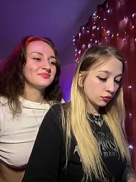 Snapshot of Dooubletroublee chatting on 01.28.25 Dooubletroublee online show from 01.28.25