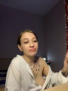 Snapshot of Dooubletroublee chatting on 02.24.25 Dooubletroublee online show from 02.24.25