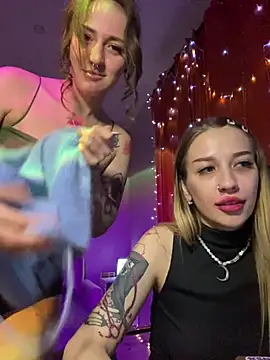 Snapshot of Dooubletroublee chatting on 03.22.25 Dooubletroublee online show from 03.22.25