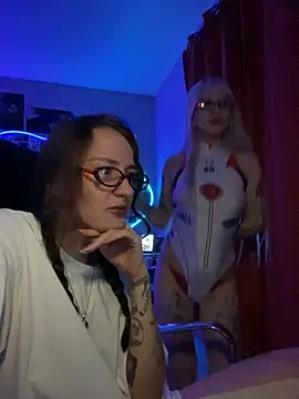 Snapshot of Dooubletroublee chatting on 10.03.25 Dooubletroublee online show from 10.03.25