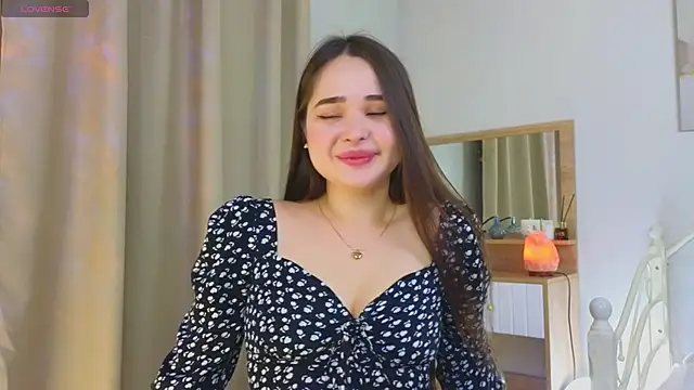 Snapshot of KateBleare chatting on 03.10.25 KateBleare online show from 03.10.25