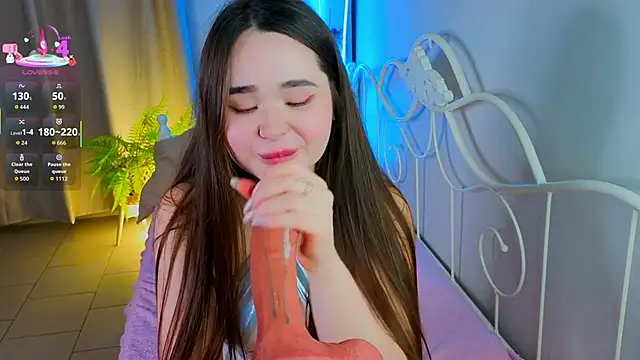 Snapshot of KateBleare chatting on 10.10.25 KateBleare online show from 10.10.25