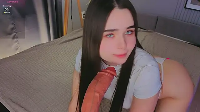 Snapshot of KateBleare chatting on 11.21.25 KateBleare online show from 11.21.25