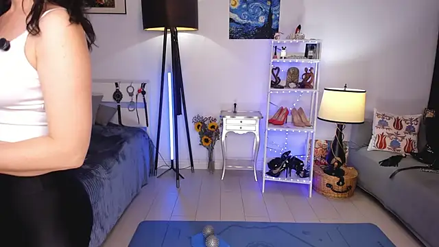 MissAliciaFD online show from 10.29.25