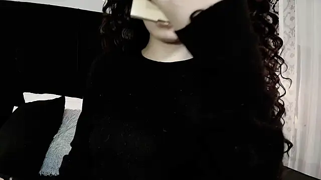 Snapshot of Adeelinee chatting on 10.27.25 Adeelinee online show from 10.27.25