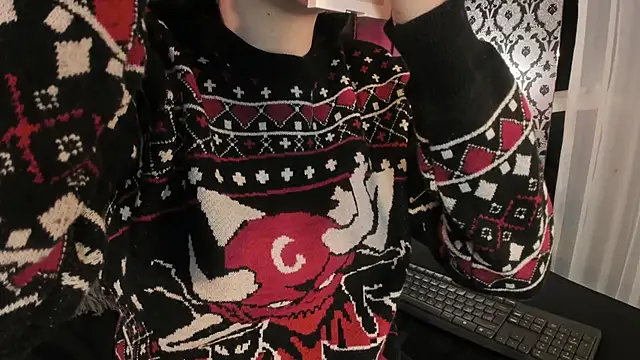 Snapshot of Adeelinee chatting on 12.18.25 Adeelinee online show from 12.18.25