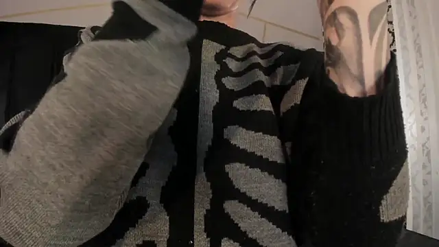 Snapshot of Adeelinee chatting on 12.20.25 Adeelinee online show from 12.20.25