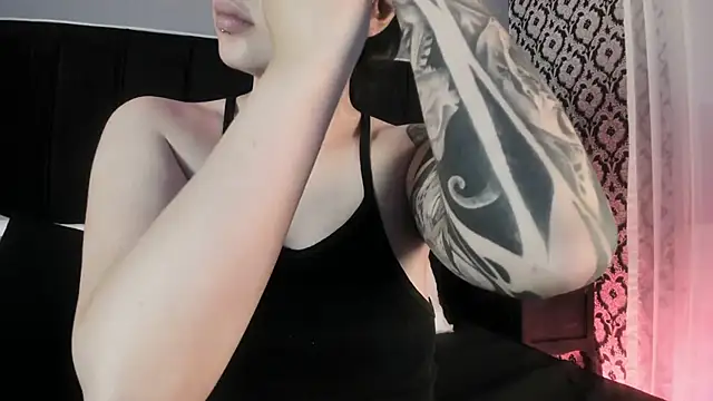 Snapshot of Adeelinee chatting on 02.21.26 Adeelinee online show from 02.21.26