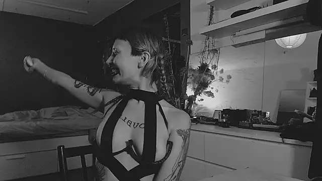 Snapshot of god_x_girl chatting on 12.12.24 god x girl online show from 12.12.24