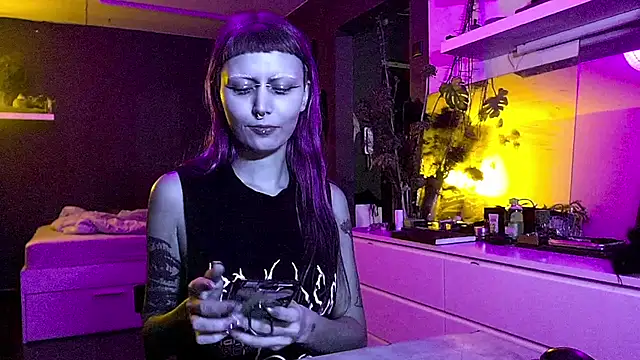 Snapshot of god_x_girl chatting on 02.05.25 god x girl online show from 02.05.25