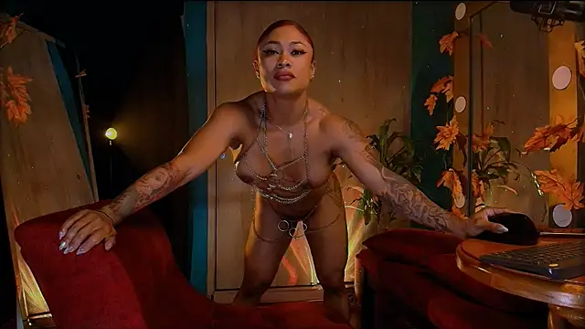 Snapshot of HeidiCox chatting on 12.21.24 HeidiCox online show from 12.21.24