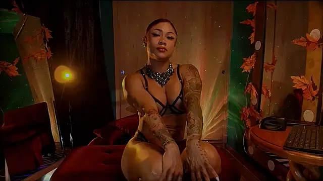 Snapshot of HeidiCox chatting on 02.02.25 HeidiCox online show from 02.02.25