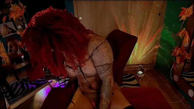 Snapshot of HeidiCox chatting on 02.09.25 HeidiCox online show from 02.09.25