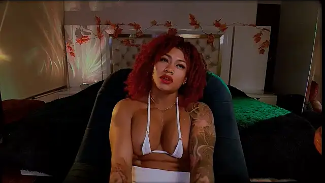 Snapshot of HeidiCox chatting on 09.26.25 HeidiCox online show from 09.26.25