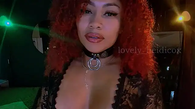 Snapshot of HeidiCox chatting on 11.23.25 HeidiCox online show from 11.23.25